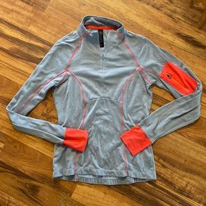 Women’s athletic wear top, small